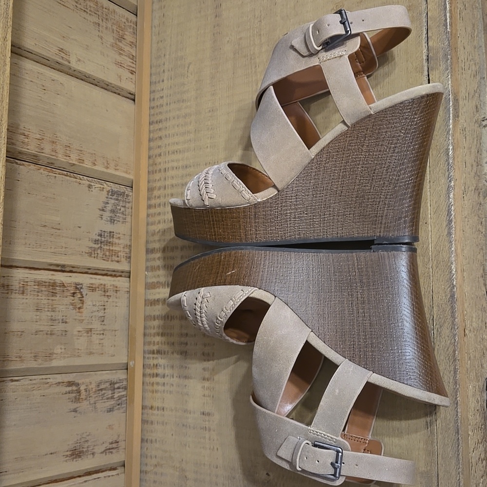 Indigo Rd Tan Wedge Sandals Size 6.5 - Picture 7 of 11